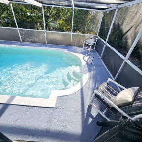 Pool home- pet friendly! Close to Weeki Wachee Springs!